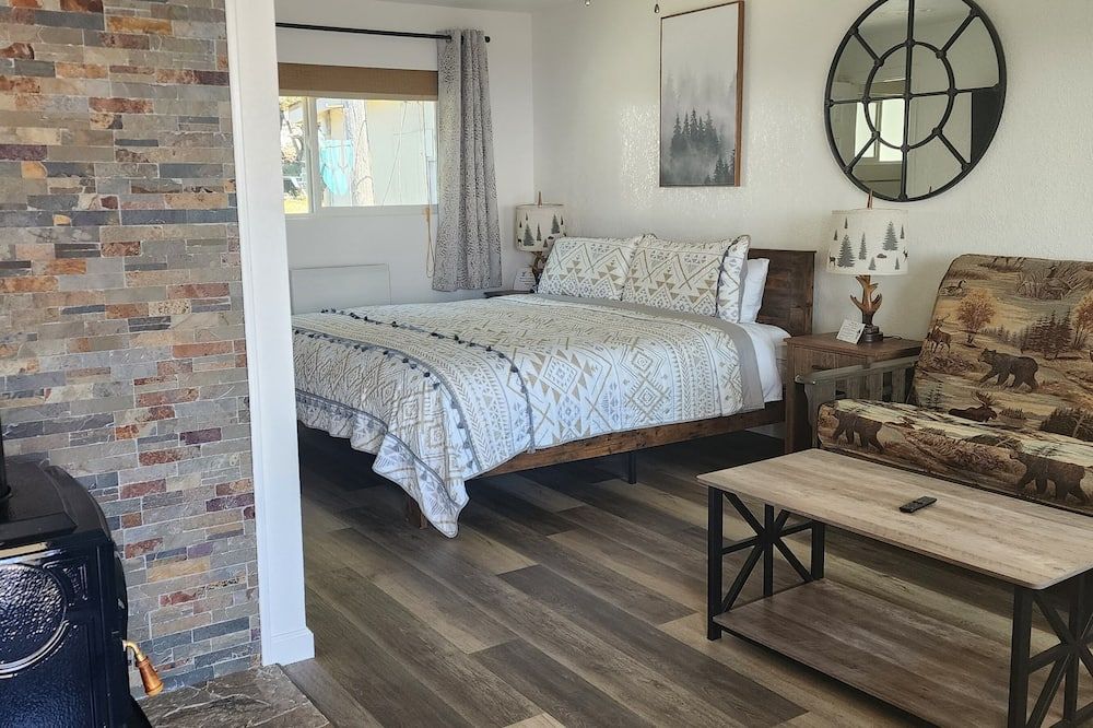 Ocean Cove Lodge Bar & Grill - Jenner - Bedroom