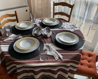 Chaleureux logement familial jusqu'à 6 personnes - Annemasse - Spisestue