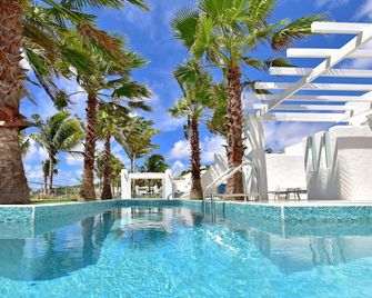 Coral Beach Club Villas & Marina - Upper Prince's Quarter - Piscina