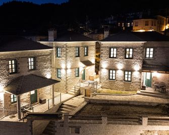Makris Papigo Luxury Suites - Papingo - Gebouw