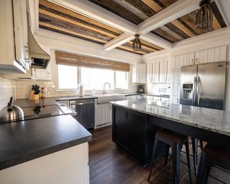 The Lodge|Hot Tub|Horses|Hiking|Wood Stove - Ortonville - Küche