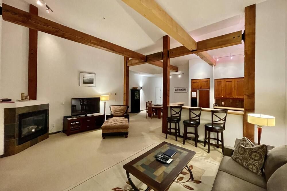Big Beach Villa - Ucluelet - Living room