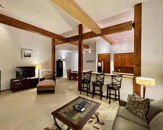 Big Beach Villa - Ucluelet - Living room