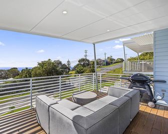 Bluehaven Woolgoolga - Brand New, Ocean Views, 200m Stroll to Beach and Restaurants! - Woolgoolga - Balcón