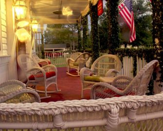 Book Nook Inn - Lumberton - Patio