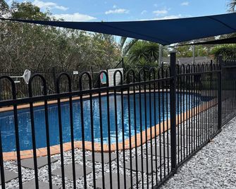 Keona Grove Home 2 - beautiful Townhouse - Aspley - Pool