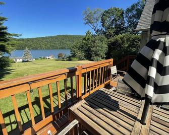 Candlewood Lakefront-Exclusive- Ideal Vacation - Danbury - Balcony
