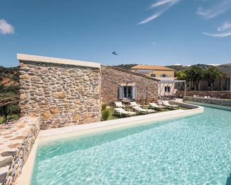 Evge Experience Boutique Hotel - Meskla - Piscina