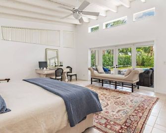 Family-friendly nice villa with garden, private pool & BBQ - West Palm Beach - Bedroom