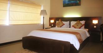Royal Mamberamo Hotel - Sorong - Bedroom
