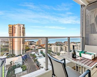 'Pure Synergy' Explore Darwin's Riches from Two Separate Apartments - Darwin - Balcony