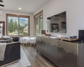 The Alpenhaus - Packwood - Living room