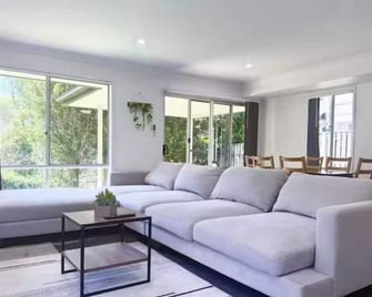 Coomera Comfort - Family Home Great for Play/Work - Coomera - Sala de estar