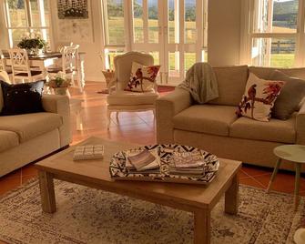 Wow Spectacular Luxury Australian Farm ( Renovated Just Listed) - Bulahdelah - Living room
