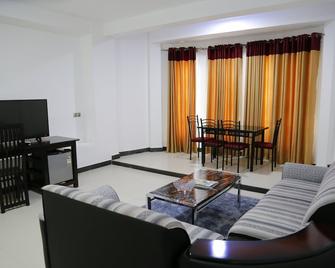 Ananthi Hotels - Vavuniya - Sala de estar