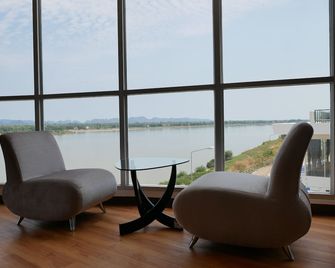 Blu Hotel - Nakhon Phanom - Wohnzimmer