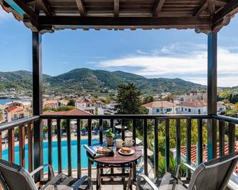 Dionyssos - Skopelos - Balkon