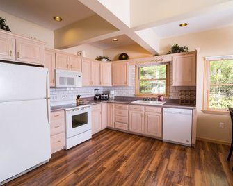 Lake Harmony Inn - Lake Harmony - Kitchen
