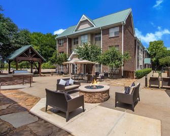 Minutes to The Dallas Arboretum and Botanical Gardens! Private Kitchen, Parking - Richardson - Patio