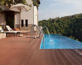 Hotel Villa Kaylaka - Pleven - Zwembad