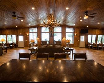 Lewis & Clark Resort - Yankton - Living room