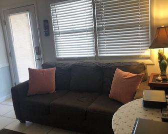 Affordable Summer Vacation At The Jersey Shore! - Wildwood Crest - Living room