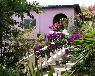 Secluded Bed & Breakfast Villa overlooking Magens Bay and minutes from the beach - Saint Thomas