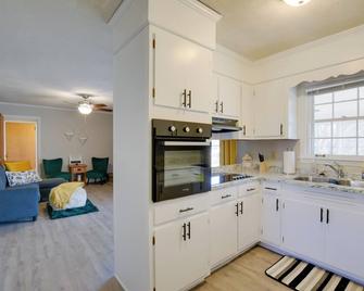 Pet-Friendly Easley Family House with Game Room - Easley - Cocina