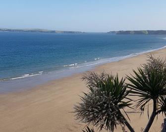 Pantysgyfarnog near Carmarthenshire Pembrokeshire - Carmarthen - Strand