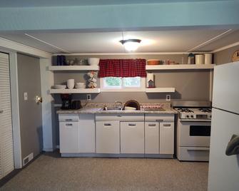 Home with peace and quiet near several attractions - Sterling - Kitchen