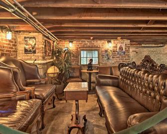 Retro-Style Studio in Historic Downtown Home! - Daytona Beach - Lounge