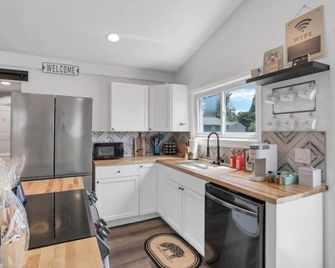 Sows on Sixth: Walking Distance to Buckeye lake Marina - Millersport - Kitchen