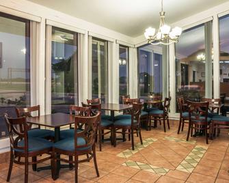 Super 8 by Wyndham San Marcos - סן מרקוס - מסעדה