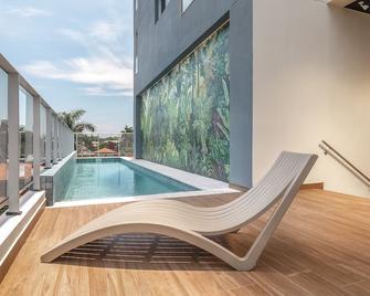 Único - Stay & Residences By Ava - Asunción - Piscina
