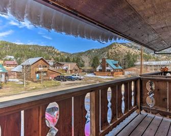 Downtown Red River Retreat with Mtn Views and Yard - Red River - Balcony