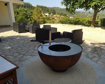 Le Cévenn'hols - Gîte 2 Terrasse Dans Propriété au Calme - Le Vigan - Patio