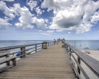 Condo w/ Pool Access: Walk to Shopping & Beach! - Naples - Playa