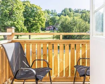 Bright, fresh apartment in the heart of Kopparberg - Kopparberg - Balcón