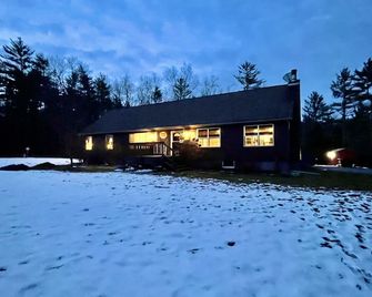 Visit Chill House 15 miles from Windham Hot Tub and Ping Pong - Cairo - Edificio