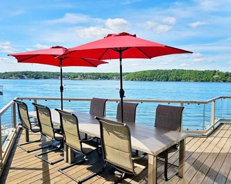 Iconic Glass Mansion - Huge Views - Best Location - Osage Beach - Balcony