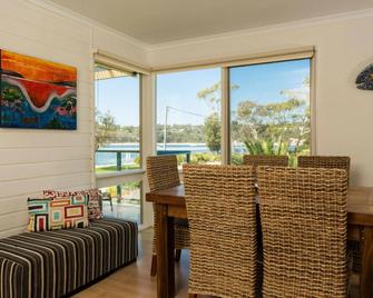 Lakeside Holiday Apartments Merimbula - Merimbula - Dining room