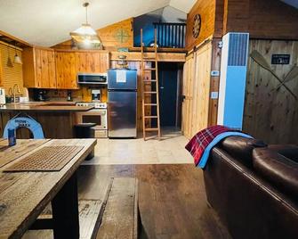 Beautiful 2BR+Loft Cottage with amazing views!\n\n - Beaverton - Kitchen