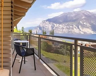 Villa Gloria SeeLe Garda Hotel - Nago–Torbole - מרפסת