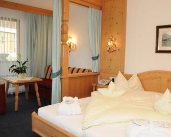 Tieflehner Hof Pitztalhaus Hotel - St. Leonhard im Pitztal - Bedroom