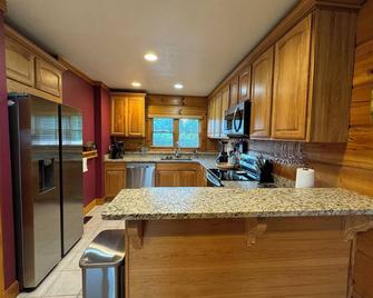 Stunning Family Retreat overlooking Golf Course - Tazewell - Cocina