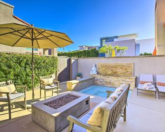 Dtwn Palm Springs Condo: Bbq, Pool, Fire Pit, Etc! - Palm Springs - Kitchen