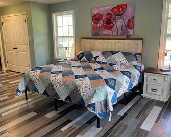 Charming Farmhouse Retreat in welcoming Strawberry Plains - Strawberry Plains - Habitación