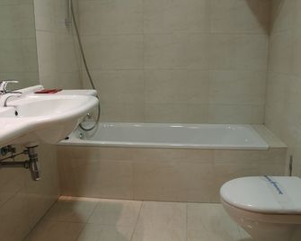 Hotel Agorreta - Pamplona - Bathroom