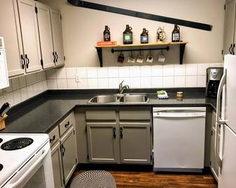 The Griz Inn - Fernie - Kitchen