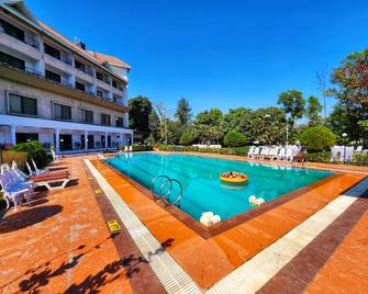 Vits Kamats Resort - Silvassa - Pool